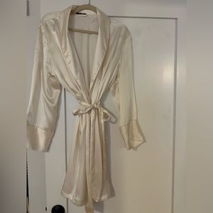 NEW: Journelle Coco White Silk Robe Size M